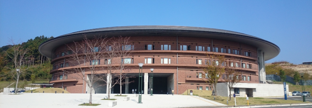 九州大学伊都キャンパス 椎木講堂